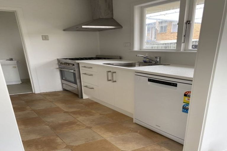 Photo of property in 86 Marlborough Avenue, Glenfield, Auckland, 0629