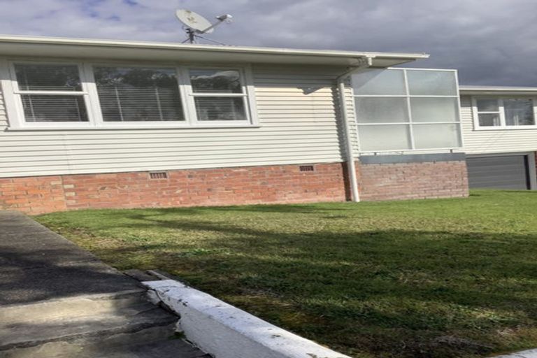 Photo of property in 1 Keats Place, Blockhouse Bay, Auckland, 0600