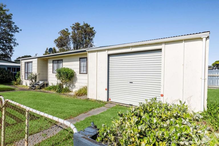 Photo of property in 3 Ruanui Street, Himatangi Beach, Foxton, 4891