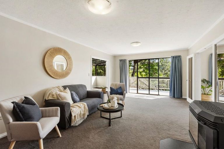 Photo of property in 19 Paddington Grove, Karori, Wellington, 6012