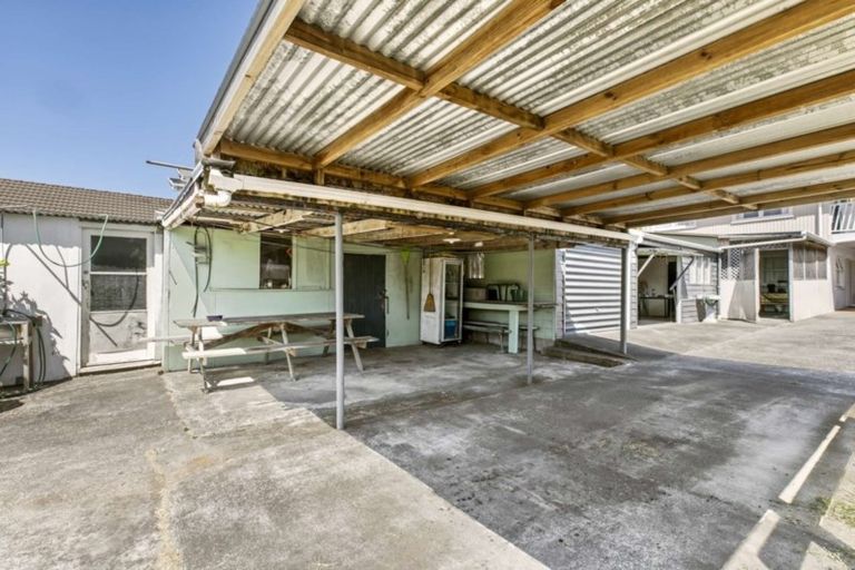 Photo of property in 11 Domain Road, Weymouth, Auckland, 2103