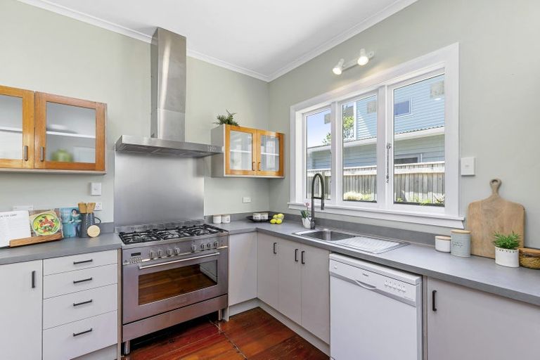 Photo of property in 59 Severn Street, Island Bay, Wellington, 6023