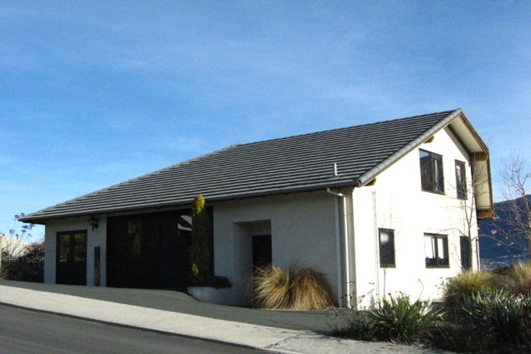 Photo of property in 7 Balmoral Drive, Kelvin Heights, Queenstown, 9300