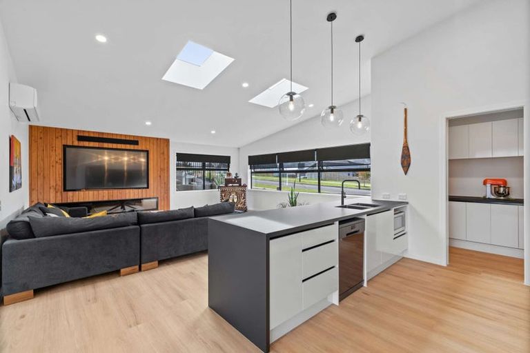 Photo of property in 6 Trevor Mcmiken Drive, Patumahoe, 2679