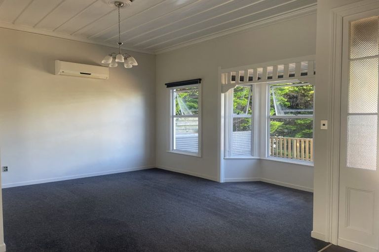 Photo of property in 70 Shakespeare Road, Bluff Hill, Napier, 4110