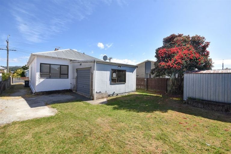 Photo of property in 75 Bay View Road, South Dunedin, Dunedin, 9012