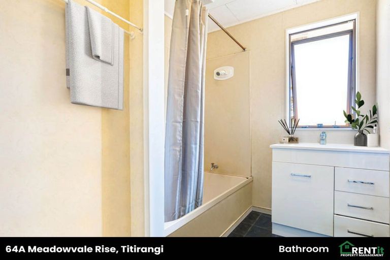 Photo of property in 2/64 Meadowvale Rise, Titirangi, Auckland, 0604