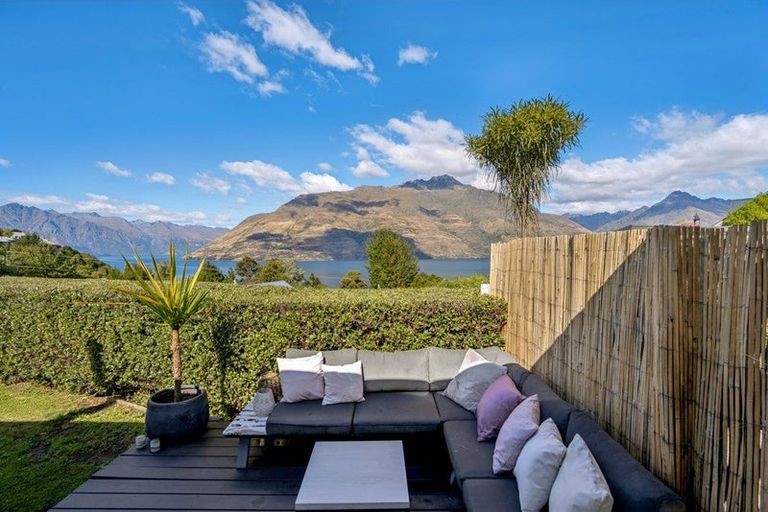Photo of property in 17 Arawata Terrace, Fernhill, Queenstown, 9300