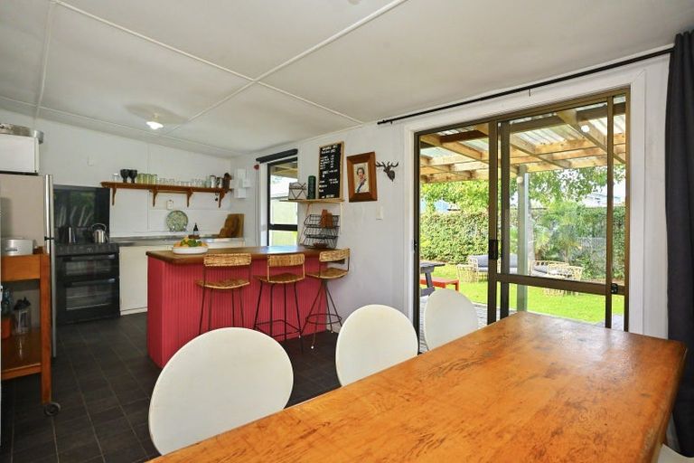 Photo of property in 8 Katrin Place, Mahia, 4198