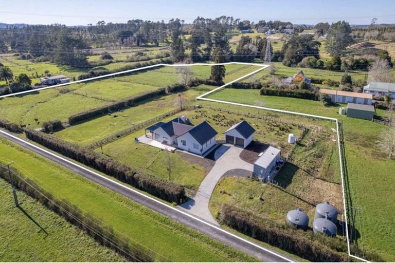 Photo of property in 34 Brookvale Lane, Taupaki, 0782