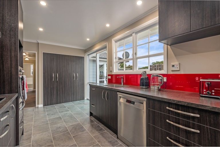 Photo of property in 88 Ruamahanga Crescent, Terrace End, Palmerston North, 4410