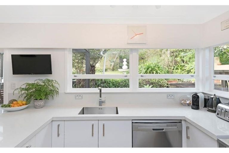 Photo of property in 29 Bert Wilson Place, Cockle Bay, Auckland, 2014