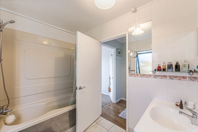 Photo of property in 34b Shakespear Road, Army Bay, Whangaparaoa, 0930