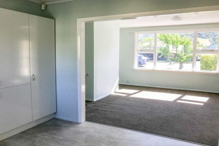 Photo of property in 30b York Street, Picton, 7220