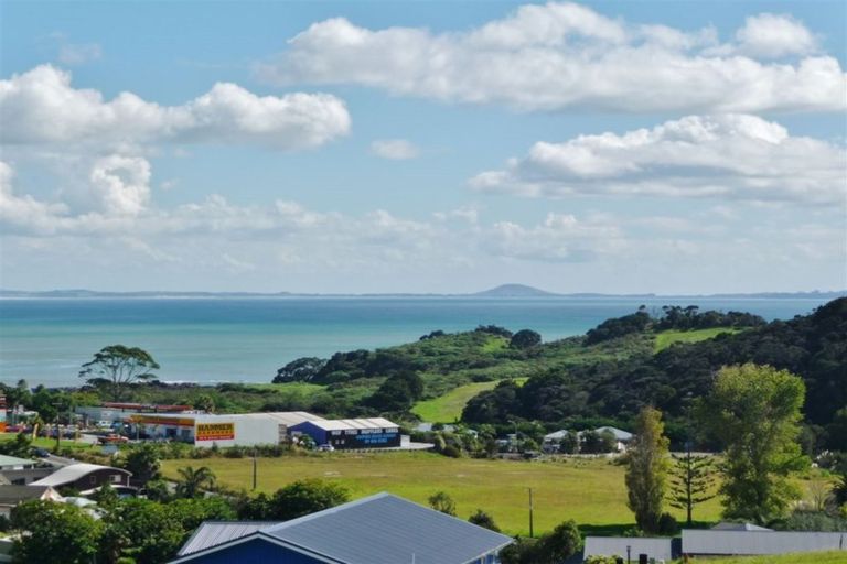 Photo of property in 10 Freyja Crescent, Coopers Beach, 0420