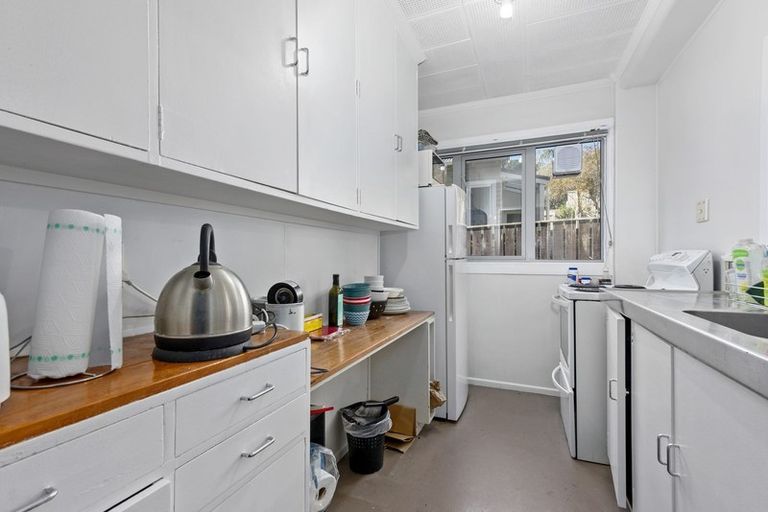 Photo of property in Victoria Court, 4/4 Queen Street, Mount Victoria, Wellington, 6011