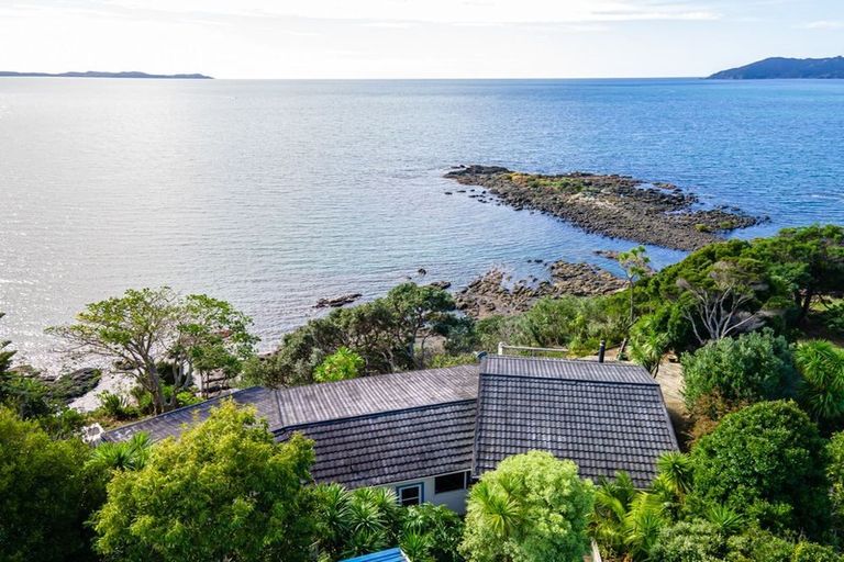 Photo of property in 18 Heretaunga Crescent, Cable Bay, 0420