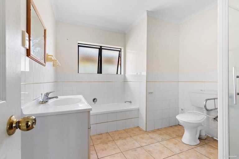 Photo of property in 19 Arlose Place, Westgate, Auckland, 0614