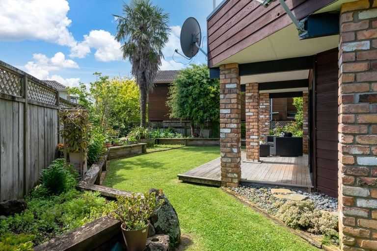 Photo of property in 2/5 Perendale Close, Somerville, Auckland, 2014