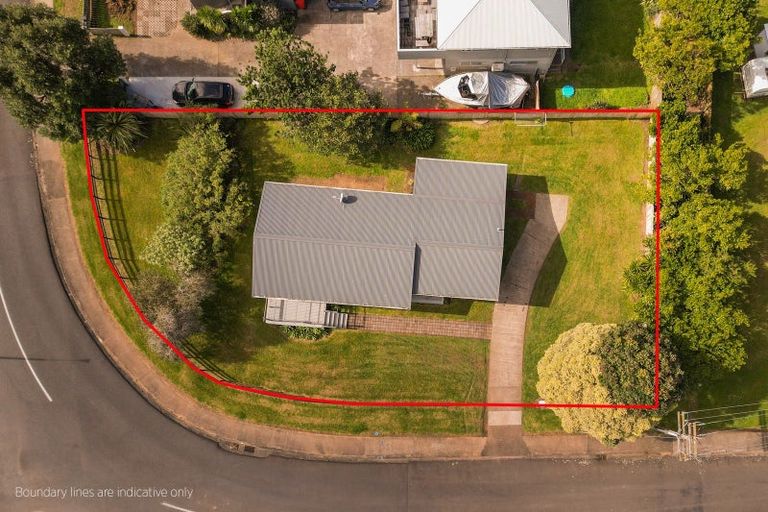 Photo of property in 5 Centennial Drive, Whitianga, 3510