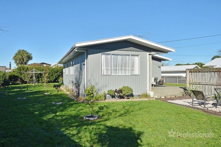 Photo of property in 10 Tait Place, Carterton, 5713