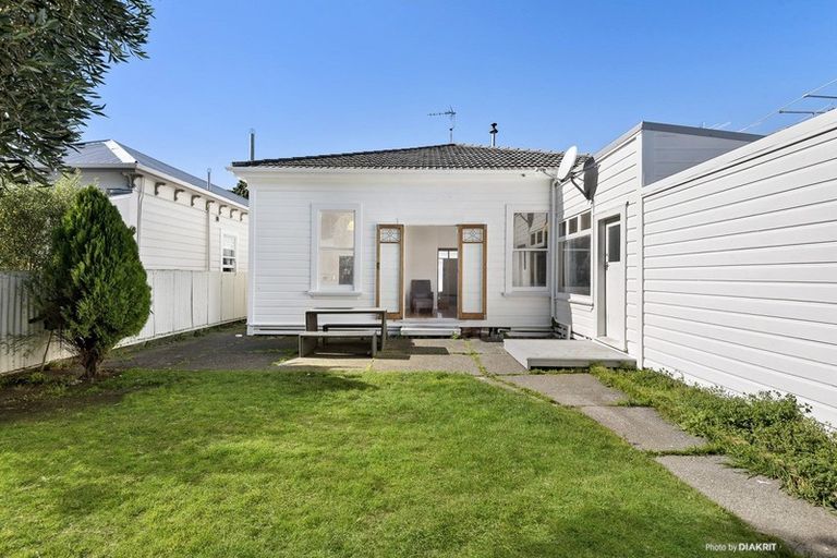 Photo of property in 54 Kilbirnie Crescent, Kilbirnie, Wellington, 6022