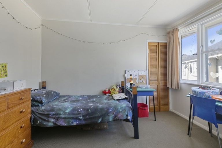 Photo of property in 5 Johnston Grove, Taita, Lower Hutt, 5011