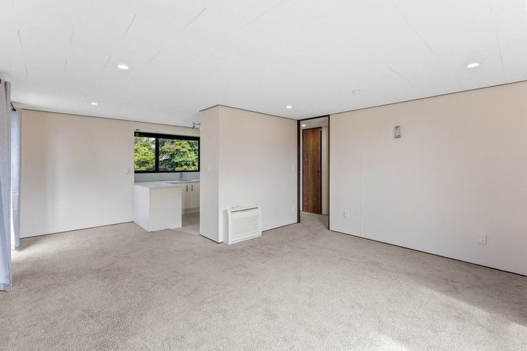 Photo of property in 10 Robert Grove, Paraparaumu, 5032