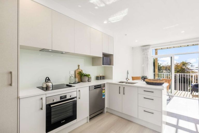 Photo of property in 11/2 Moor Avenue, Te Atatu Peninsula, Auckland, 0610