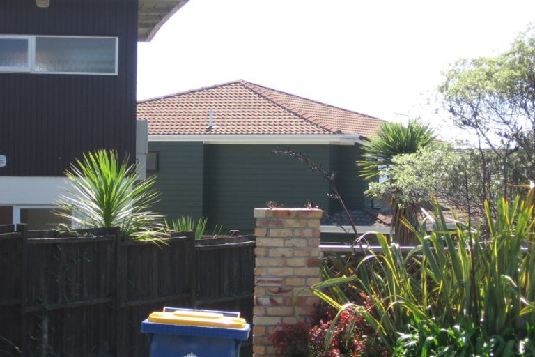 Photo of property in 1/45 Eastcliffe Road, Castor Bay, Auckland, 0620