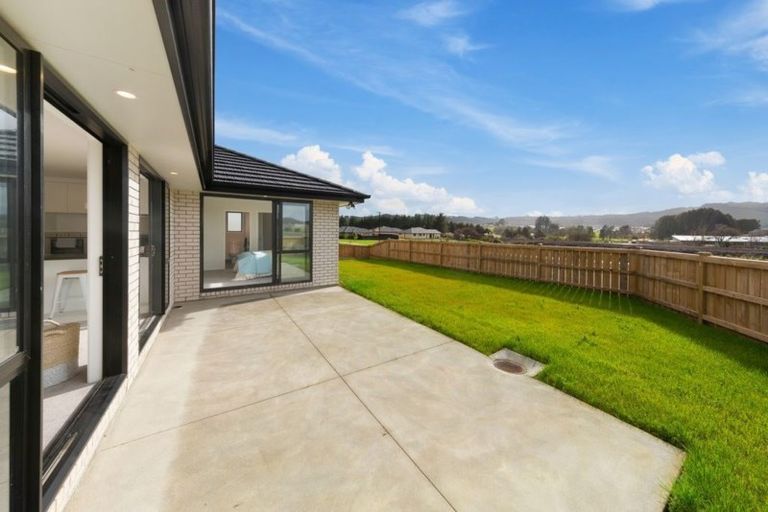 Photo of property in 2 Lippiatt Crescent, Pokeno, 2402