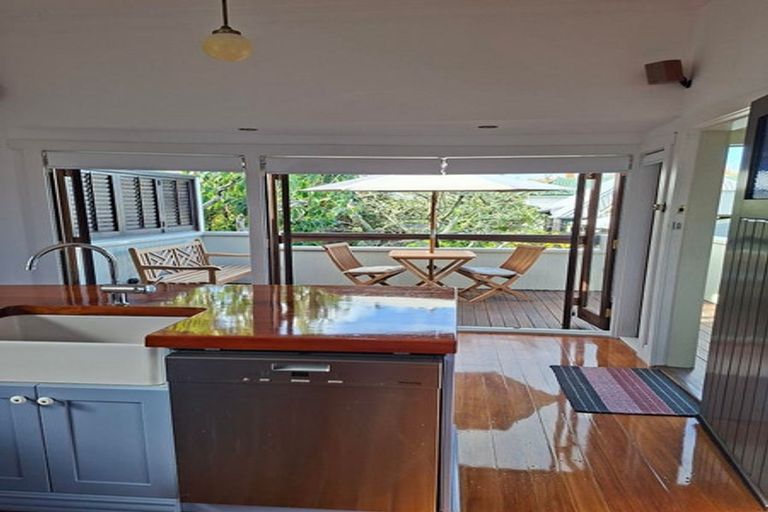 Photo of property in 10 Duders Avenue, Devonport, Auckland, 0624