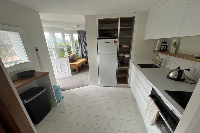 Photo of property in 32 Talavera Terrace, Kelburn, Wellington, 6012