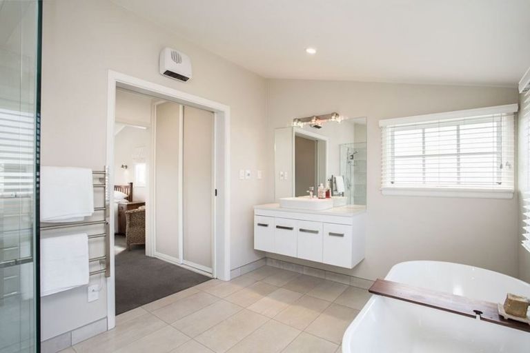 Photo of property in 32 Peel Street, Strowan, Christchurch, 8052