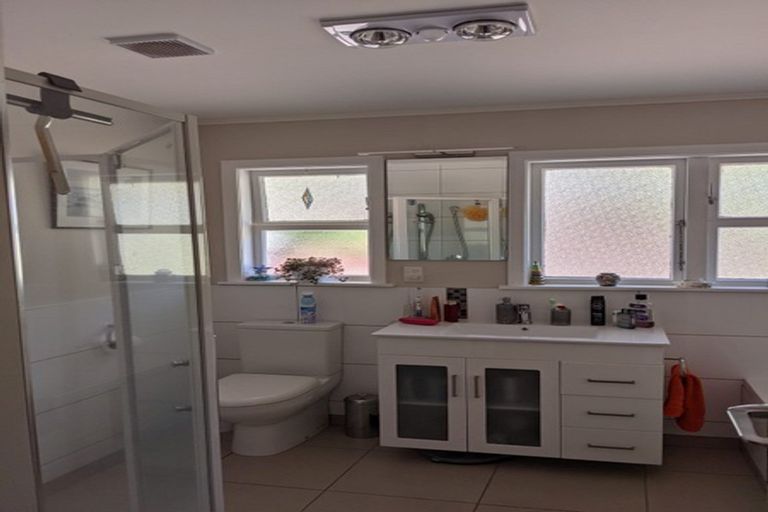 Photo of property in 48a Queenwood Road, Levin, 5510