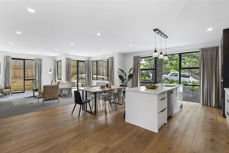 Photo of property in 1/4 Mcquoid Place, Glenfield, Auckland, 0629