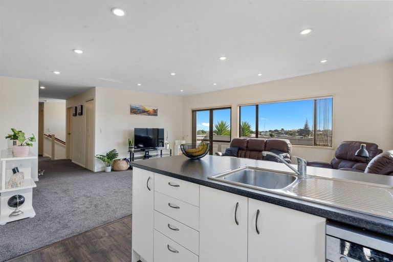 Photo of property in 12 Lavender Close, Spotswood, New Plymouth, 4310