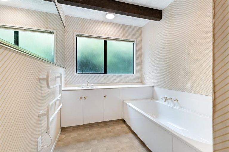 Photo of property in 6 Thorn Crescent, Fernhill, Queenstown, 9300