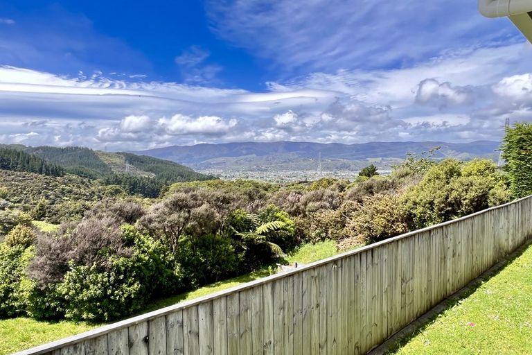 Photo of property in 25 Mcewen Crescent, Riverstone Terraces, Upper Hutt, 5018