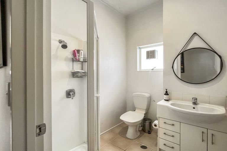 Photo of property in 7b/20 Ian Marwick Place, Birkenhead, Auckland, 0626