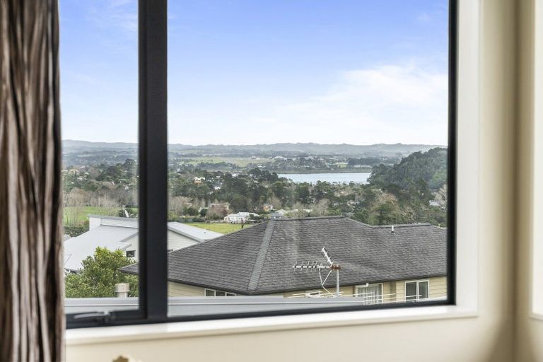 Photo of property in 47 Kittiwake Drive, Schnapper Rock, Auckland, 0632