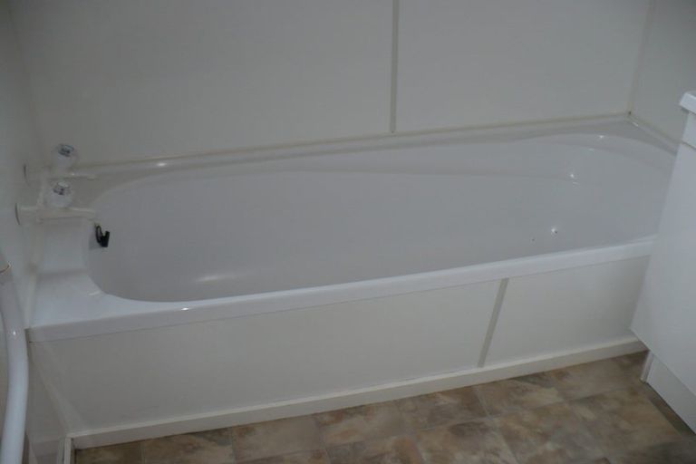 Photo of property in 152 Queens Drive, Lyall Bay, Wellington, 6022