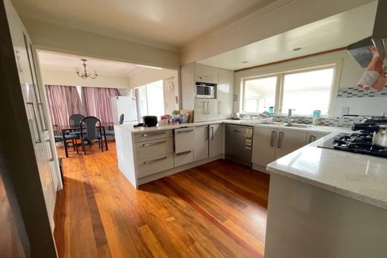 Photo of property in 15 Walpole Avenue, Hillpark, Auckland, 2102