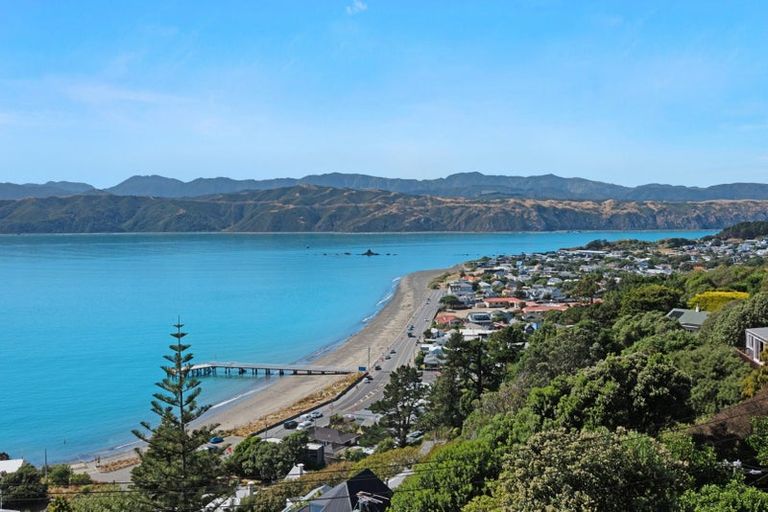 Photo of property in 32 Newport Terrace, Seatoun, Wellington, 6022