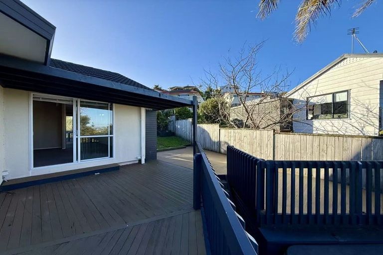 Photo of property in 13 Van Dyke Place, West Harbour, Auckland, 0618