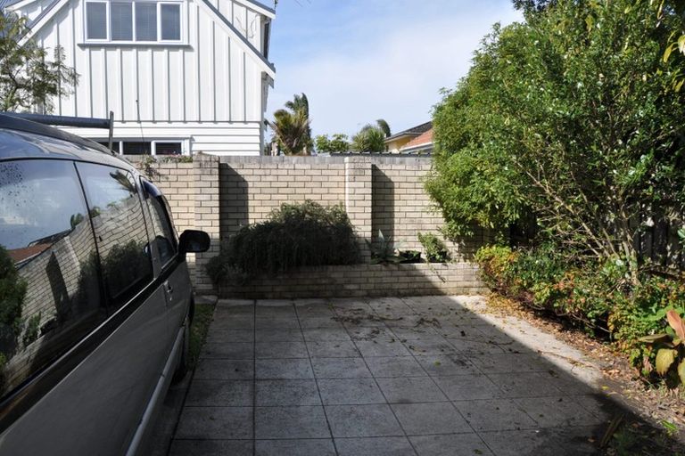 Photo of property in 3/44 East Coast Road, Milford, Auckland, 0620