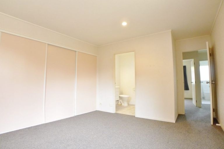 Photo of property in 104 Kingdale Road, Henderson, Auckland, 0610