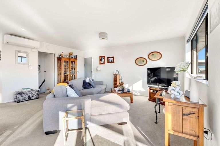 Photo of property in 2/502 Devon Street East, Strandon, New Plymouth, 4312