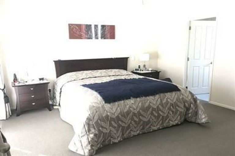 Photo of property in 6 Newbliss Crescent, East Tamaki Heights, Auckland, 2016