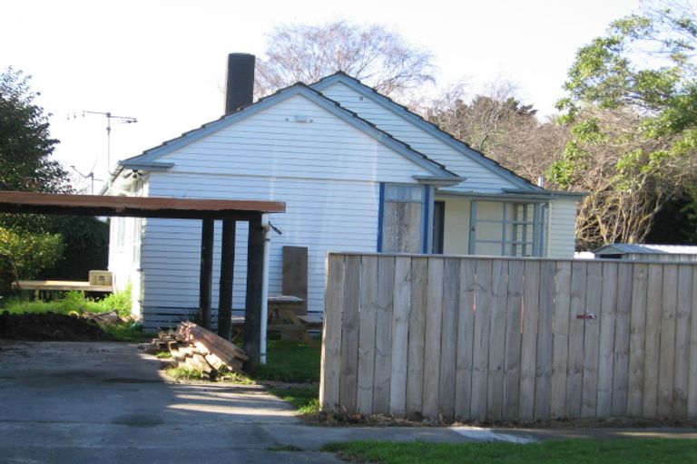 Photo of property in 4 Crewe Crescent, Hokowhitu, Palmerston North, 4410